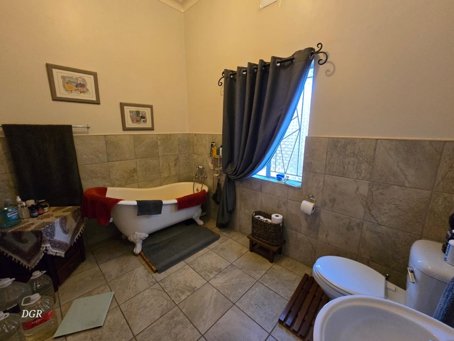 4 Bedroom Property for Sale in Herlear Northern Cape